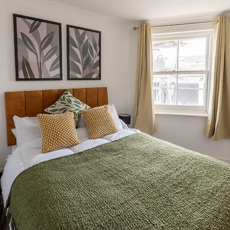 Harbour-side 1 Bed With Sea Views *