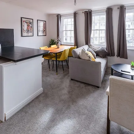 Harbour-side 1 Bed With Sea Views ווייט הייבן