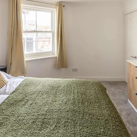 Harbour-side 1 Bed With Sea Views דירה *