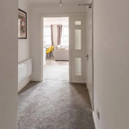 Harbour-side 1 Bed With Sea Views *