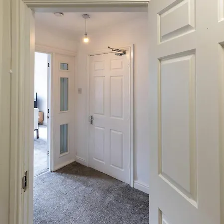 Harbour-side 1 Bed With Sea Views דירה *